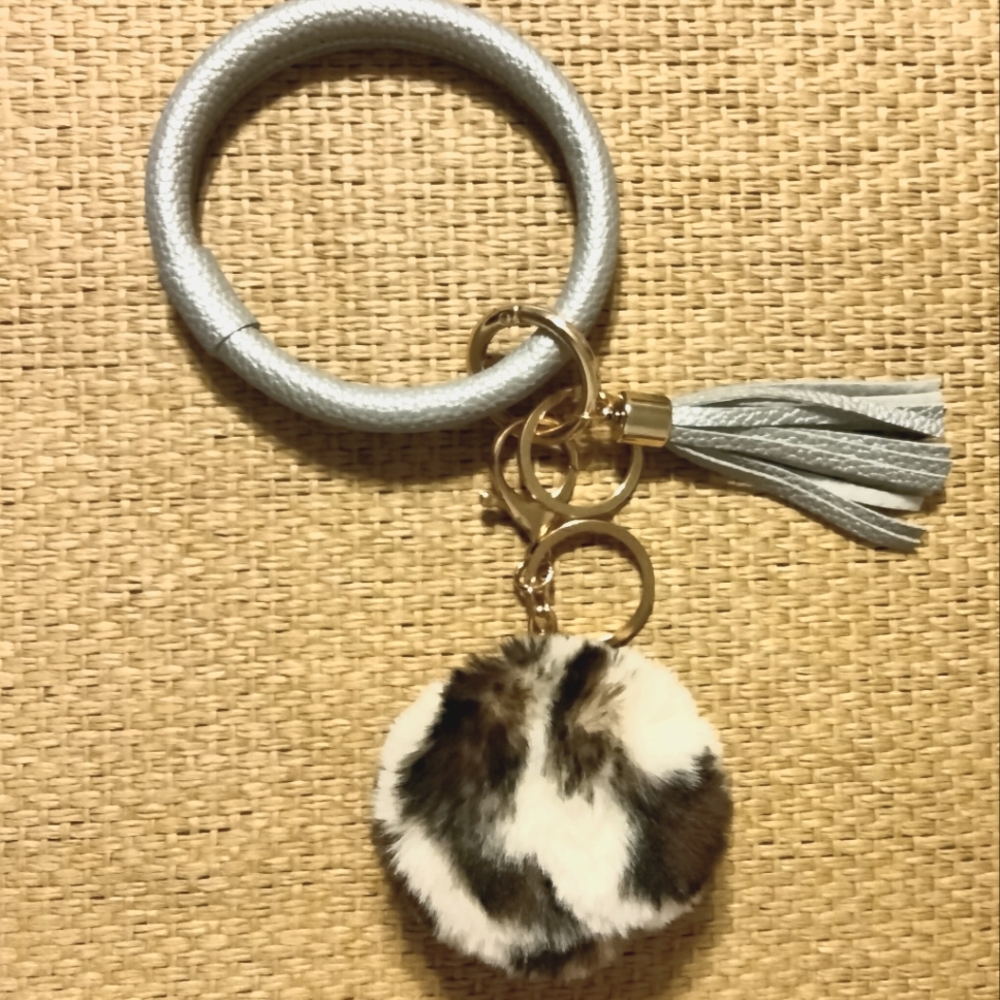 Wristlet Keychain w/fluffy ball, Brown/Leopard print 🐆